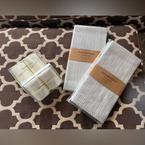 Paper Source Gray & White Geometric lattice Napkins w/ pearlescent Napkin Rings